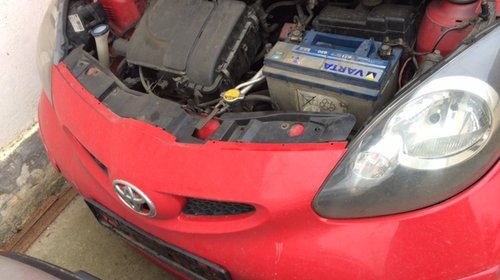 Dezmembrez Toyota AYGO benzina an 2008 tip motor 1KR-FE