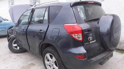 Dezmembrez Toyota Rav 4 din 2008, motor 2.2 D