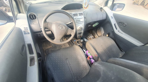 Dezmembrez Toyota Yaris 2007 hatchback 1.0 benzina
