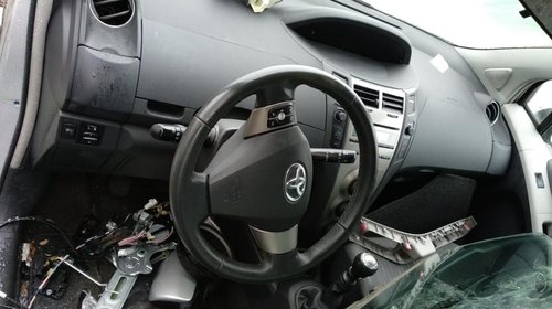 Dezmembrez toyota Yaris 2009 1.4D 88.000 km