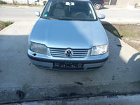 Dezmembrez Volkswagen Bora 1.6 fsi din 2002