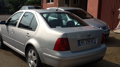 Dezmembrez Volkswagen Bora 1.6 SR 1999