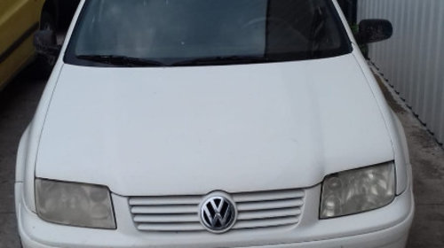 Dezmembrez Volkswagen Bora 2001 LIMUZINA 1.6