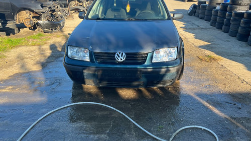 Dezmembrez Volkswagen Bora 2001 limuzina 1,9 