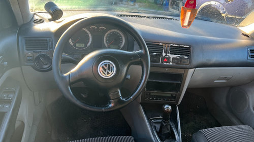 Dezmembrez Volkswagen Bora 2001 limuzina 1,9 tdi