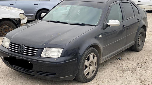 Dezmembrez Volkswagen Bora 2004 hatchback 1,9