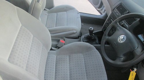 Dezmembrez volkswagen golf 4 1.6i din 2001