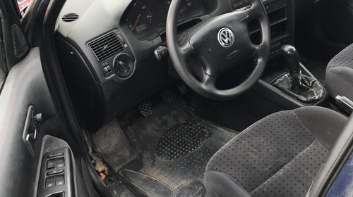 Dezmembrez Volkswagen Golf 4 2000 hatchback 1,9 diesel agr