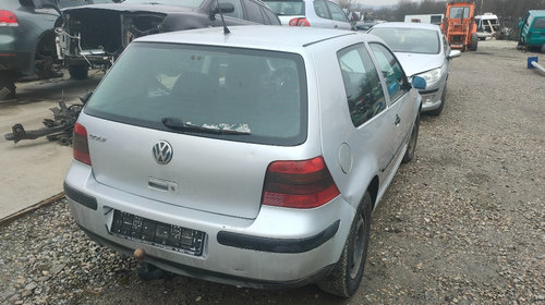 Dezmembrez Volkswagen Golf 4 2001 Hatchback 1.4i axp