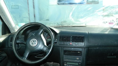 Dezmembrez Volkswagen Golf 4 - 2001