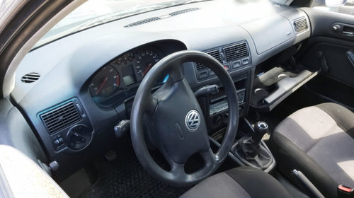 Dezmembrez Volkswagen Golf 4 break 1.4 benzina an 2001