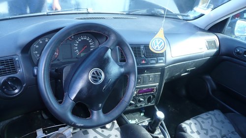 Dezmembrez volkswagen golf 4