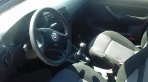 Dezmembrez Volkswagen golf 4