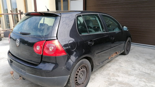 Dezmembrez Volkswagen Golf 5 hatchback, motor 2.0 diesel, an fabricatie 2006