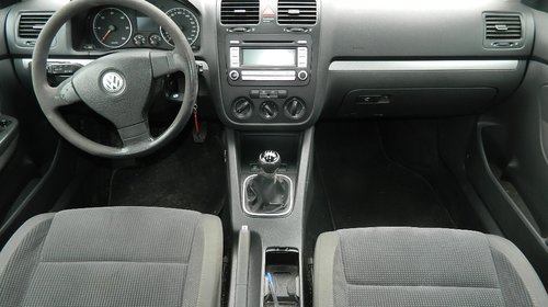 Dezmembrez Volkswagen Golf 5 Variant