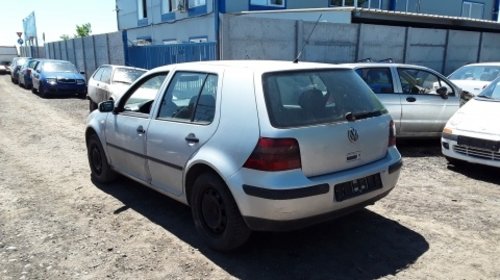 Dezmembrez Volkswagen Golf IV, an 2000, motorizare 1.6