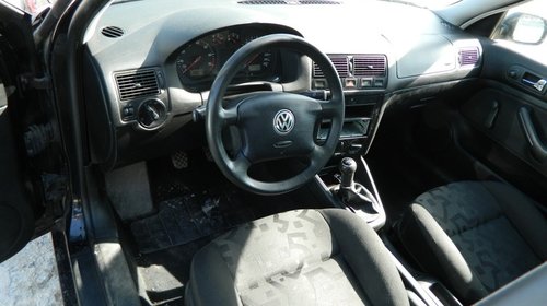 Dezmembrez VOLKSWAGEN GOLF IV, model masina 2000 Oradea