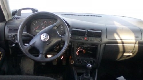 Dezmembrez Volkswagen Golf IV Variant an 2005 motorizare 1.6