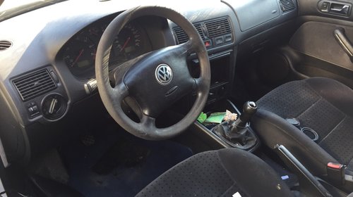 Dezmembrez Volkswagen Golf Mk4