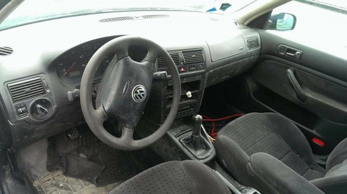 Dezmembrez Volkswagen Golf4 1,6i 16V An.2003