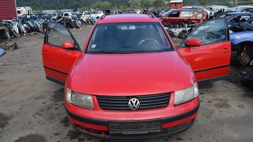 Dezmembrez Volkswagen Passat 1.9 AJM 1999