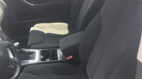 Dezmembrez Volkswagen Passat 2.0 TDI 140 cp