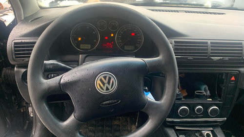 Dezmembrez Volkswagen Passat, anul 2003-2004, 1.9, 131 cai, volan pe stanga