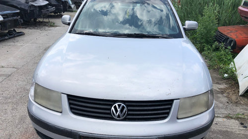 Dezmembrez Volkswagen Passat B5 1.6i AHL