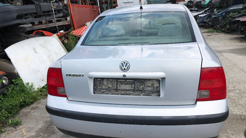 Dezmembrez Volkswagen Passat B5 1.6i AHL