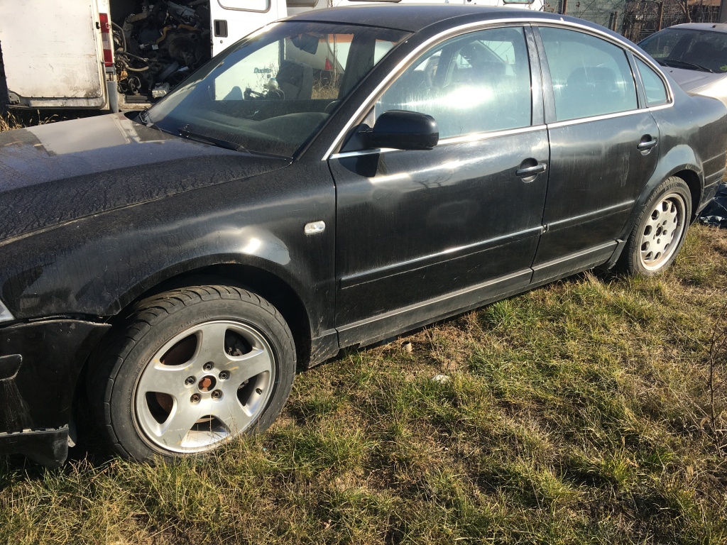 B52004 Dezmembrez Volkswagen Passat B5 2004 Sedan 1,9 piese auto sh originale ...
