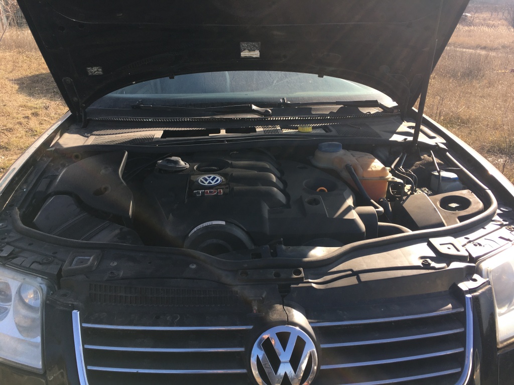 B52004 Dezmembrez Volkswagen Passat B5 2004 Sedan 1,9 piese auto sh originale ...