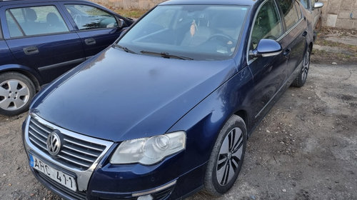 Dezmembrez Volkswagen Passat B6 2.0 TDI BKP culoare LD5Q