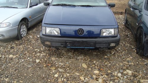 Dezmembrez Volkswagen Passat din anul 1989 1.