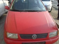 Dezmembrez Volkswagen Polo 1.4 benzina din 1998 volan pe stanga