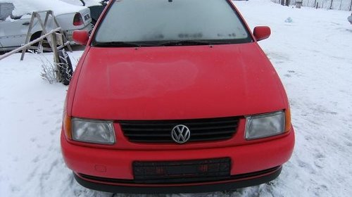 Dezmembrez VOLKSWAGEN POLO (2 usi) din 1996 (