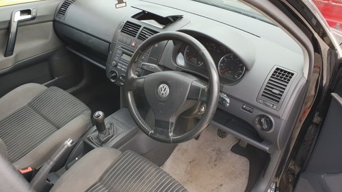 Dezmembrez Volkswagen Polo 9N 2006 1.9tdi 101cp AXR