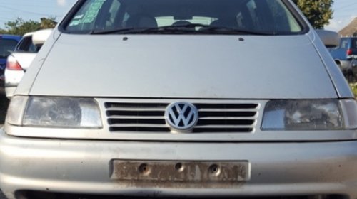 Dezmembrez Volkswagen Sharan, model masina 1996 - 2000 Oradea