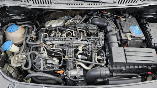 Dezmembrez Volkswagen Touran 1.6 TDi an 2012 cod motor CAYC