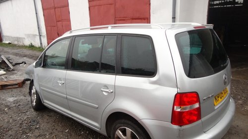 Dezmembrez Volkswagen Touran 2.0 TDI 103kw 138cp 2005