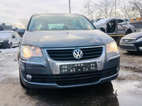 Dezmembrez Volkswagen Touran 2.0 Tdi an 2008 cod motor BKD