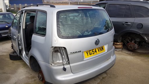 Dezmembrez Volkswagen Touran 2005 1.9 tdi BKC