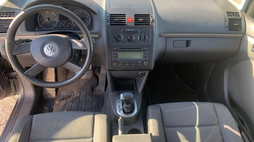 Dezmembrez Volkswagen Touran 2005 MONOVOLUM 2.0 TDI