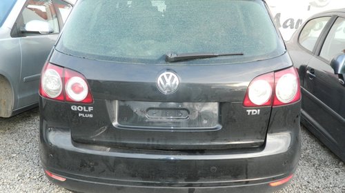 Dezmembrez Volkswagen Touran din 2005.