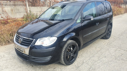 Dezmembrez Volkswagen Touran Facelift (1T2) 1.9 TDI BXE 2007