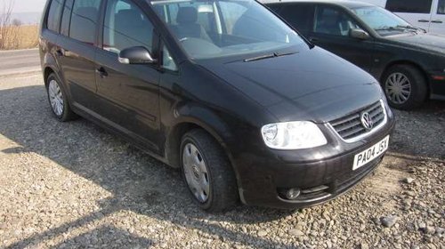 Dezmembrez Volkswagen Touran motor 2000 diese