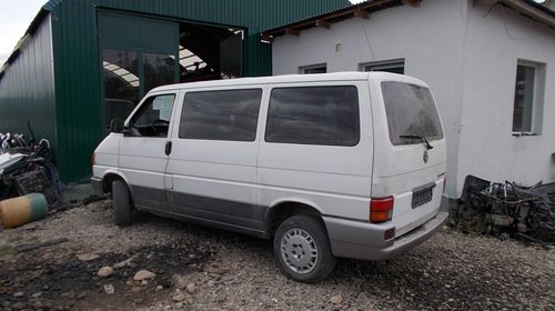 Dezmembrez volkswagen transporter T4 2,4d an fabricatie 1996