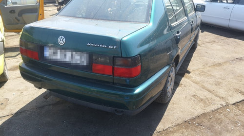 Dezmembrez Volkswagen Vento 1.6b 8v (AKS), an 1997