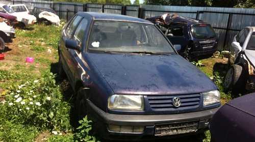 Dezmembrez volkswagen vento 1,8 benzina