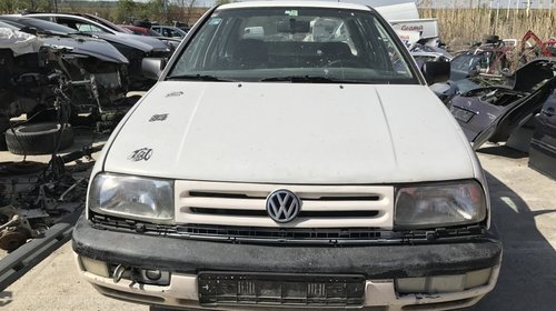 Dezmembrez Volkswagen Vento 1.8 benzina