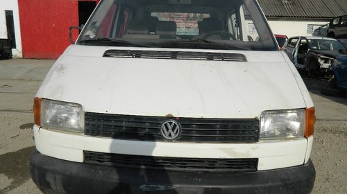 Dezmembrez Volkswagen Transporter 4 , motor 1